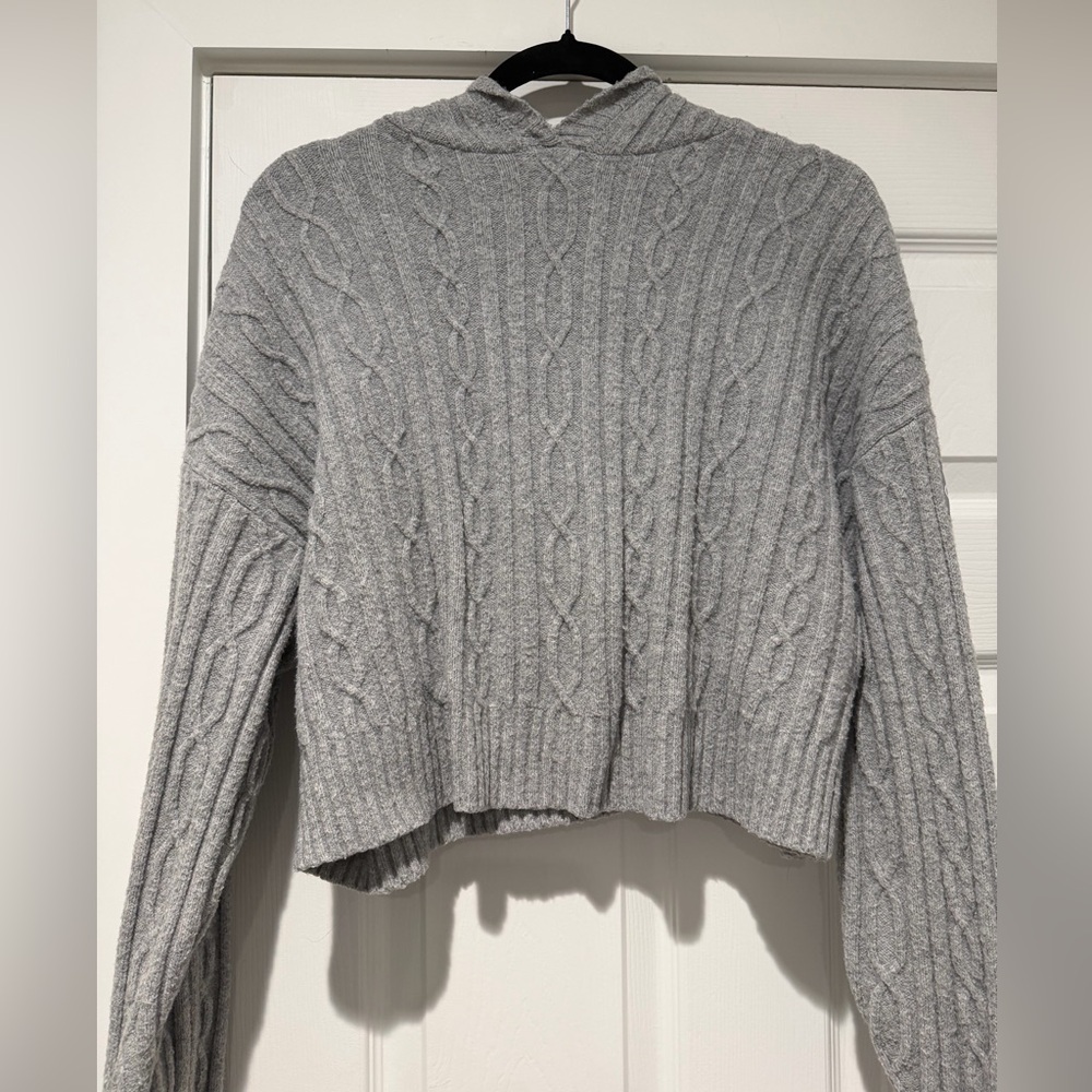 Auth.✅ ALO Yoga Bliss Knit Crop Hoodie in “Athletic Heather Grey” Size M/L🩶 - Picture 2 of 9